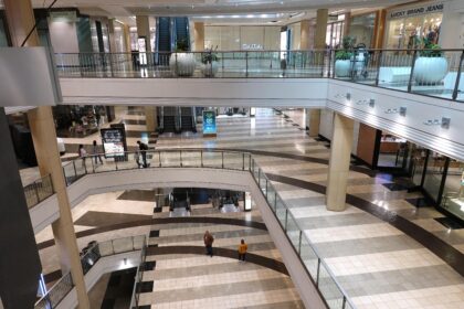 Massive wave of new closures hits fading San Francisco mall – SFGATE