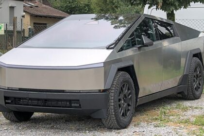 Cybertruck assaulted: Novato police eager to ID person who took a rock to resident’s Tesla