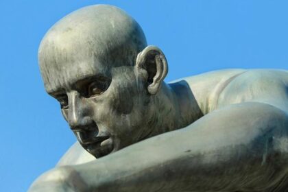 Massive statue of giant naked woman now towers over SF Embarcadero