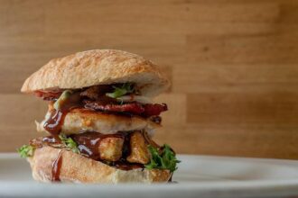 FiDi’s Chic New Restaurant Has Cheese-Bubbling Burgers, Matcha Affogato, and Vibes for Days – Eater SF