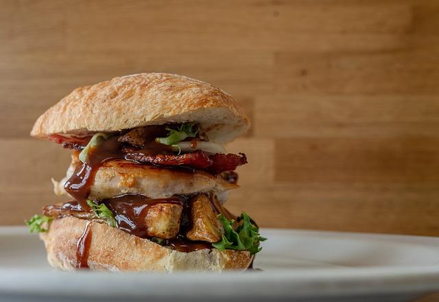 FiDi’s Chic New Restaurant Has Cheese-Bubbling Burgers, Matcha Affogato, and Vibes for Days – Eater SF