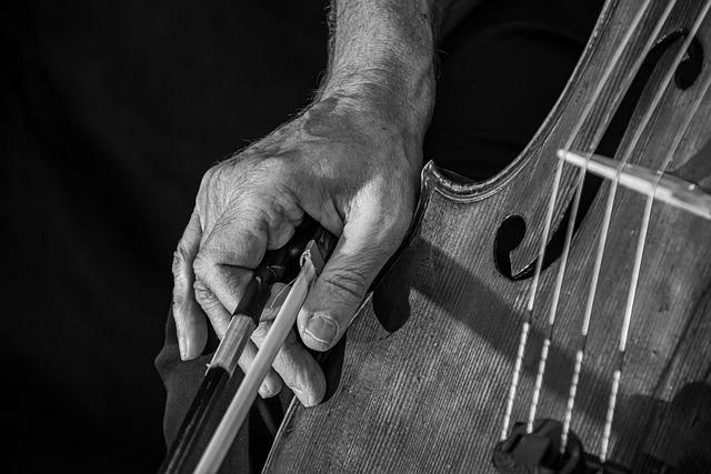 Cellist Johannes Moser solos in Anna Thorvaldsdottir concerto premiere with SF Symphony   
