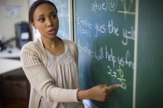 Oakland teachers call off Thursday strike following agreement to restore jobs