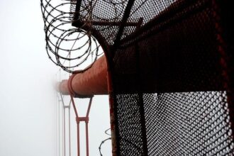 2 rescued from San Francisco cliff after dropping phones – KTVU