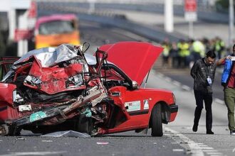 Crash flips taxi on its roof in San Francisco