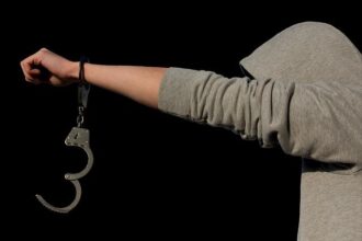 Explosive Firearms Raid: Five Arrested, Including Three Minors!