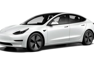 Shockwaves at Tesla: Another Top Executive Steps Down!