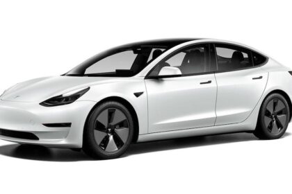 Shockwaves at Tesla: Another Top Executive Steps Down!