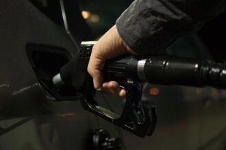 Alameda Gas Station’s Late-Night Hours Ignite Community Controversy!