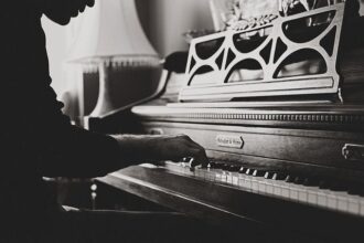 Unforgettable Debut: Student Pianist Dazzles with Tchaikovsky’s Timeless Masterpiece