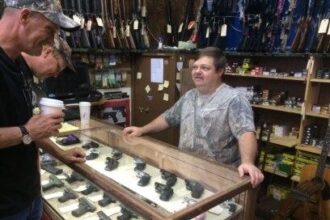 Oakland Pawn Shop Showdown: Workers Defend Themselves, Leaving Two Suspects Dead and Facing Murder Charges