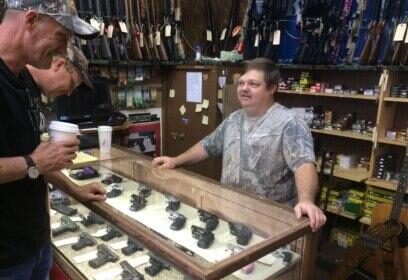 Oakland Pawn Shop Showdown: Workers Defend Themselves, Leaving Two Suspects Dead and Facing Murder Charges