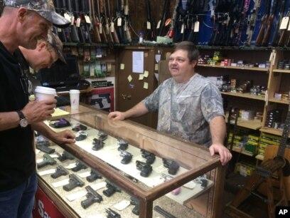 Oakland Pawn Shop Showdown: Workers Defend Themselves, Leaving Two Suspects Dead and Facing Murder Charges