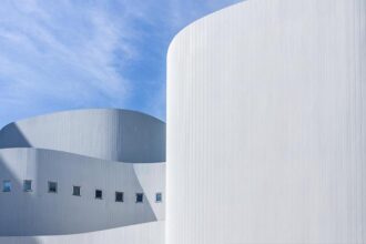 Sunshine and Smiles Await: Experience the Joy of Berkeley Playhouse’s Heartwarming ‘Annie