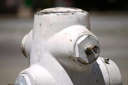 Christmas Chaos: One Injured in Oakland Shooting Incident