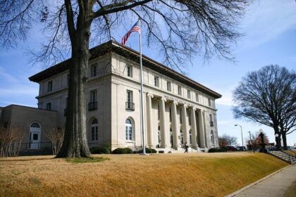 Legislature Advances Groundbreaking Bill to Hold Federal Officers Accountable for Unconstitutional Actions