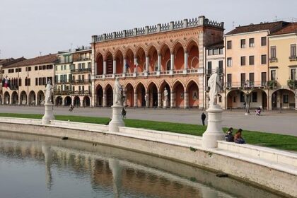 Monterey County Seventh Grader Shines Bright with ‘Loggia’ to Secure Spot in National Spelling Bee Finals!