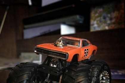 Experience the Thrill: This Man’s Monster Truck Delivers Unforgettable Rides at the San Joaquin Asparagus Festival!