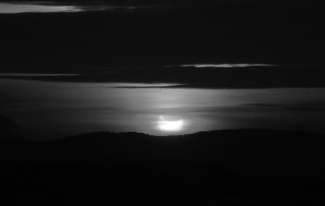 Experience the Excitement of This Thursday Night’s Partial Eclipse in the Bay Area! Experience the Excitement of This Thursday Night’s Partial Eclipse in the Bay Area!